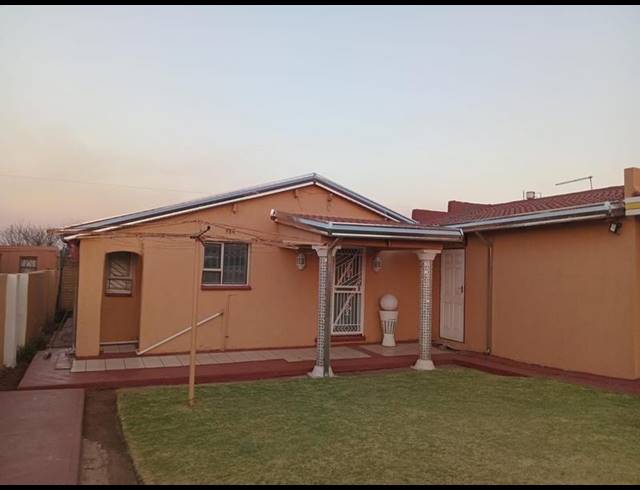 2 BEDROOM HOUSE FOR SALE IN SEBOKENG UNIT 3